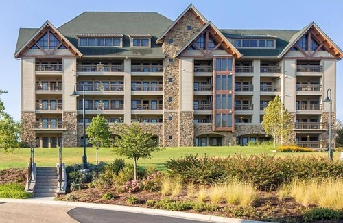 Big Cedars Villa | Luxurious Paradise Point 3BR Lodge-style Villa, with loft, on Table Rock lake