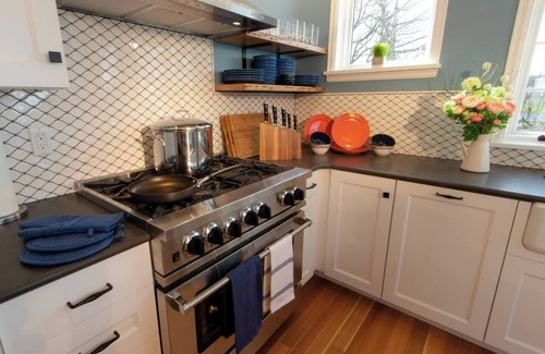 Walla Walla House | Luxurious, park like setting w/heated pool!