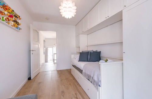 Duinbergen Villa | Luxurious Pins Dorés Villa -Beach-Parking-Terrace