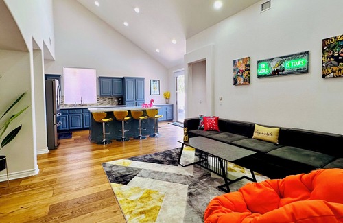 MacDonald Ranch House | Luxurious Pool Villa close to the strip