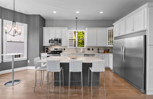 Mooresville House | Luxurious & Private Lake Front Home! Renovated! Close to shopping & restaurants