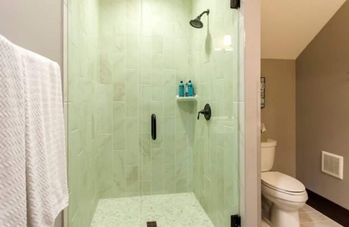 Green Hills Apartment | Luxurious Private Studio, 10 min to downtown