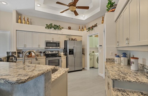 South Venice Villa | Luxurious Private Villa, Large Heated pool, 1 mile to beach, 3 King Beds, Wi-fi