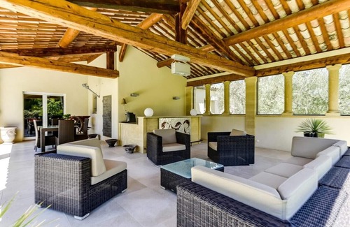 Rognes Villa | Luxurious Provencal Bastide near Aix en Provence and Luberon