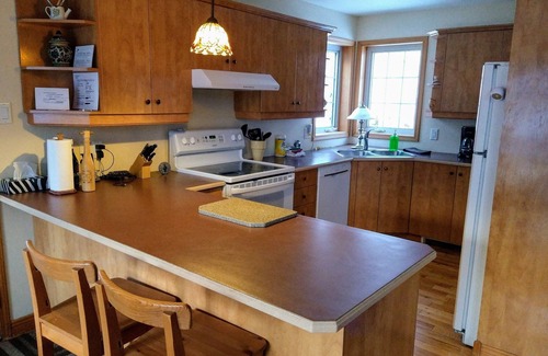 Villa des Bois Ski Chalet | Luxurious Quiet Lakefront Chalet Registered CITQ #249502