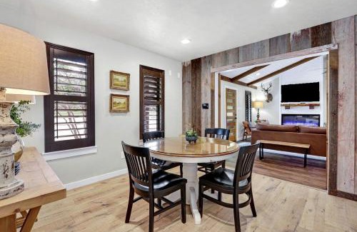 Driftwood House | Luxurious Rental with Private Yard and BBQ in Wimberley, Texas