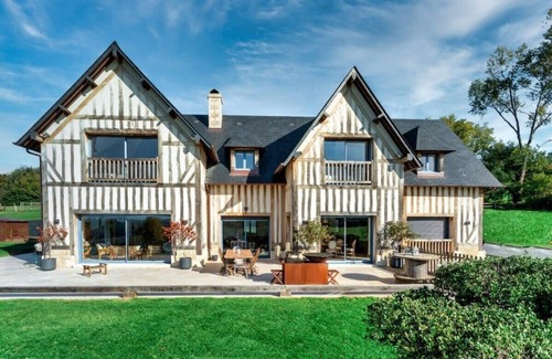 Deauville Villa | Luxurious residence with a heated swimming pool