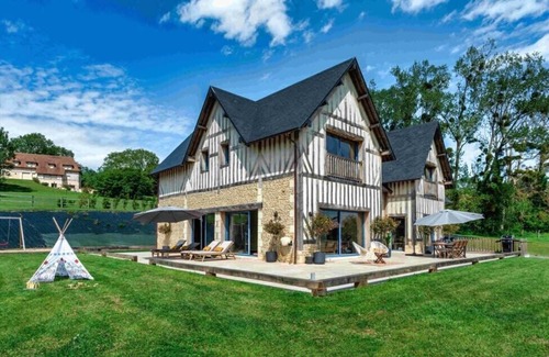 Deauville Villa | Luxurious residence with a heated swimming pool