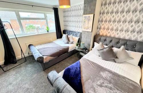 Maidstone Apartment | Luxurious Retreat 4bd in Maidstone