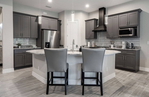 Long Meadow House | Luxurious Retreat 4BR/3.5 BA Heated pool/spa