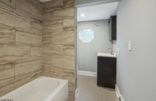 Glasser House | LUXURIOUS RETREAT IN A TRANQUIL SMALL TOWN FOR A PEACEFUL GETAWAY