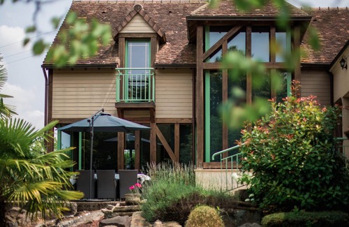 Dollon Cottage | Luxurious Retreat near Vibraye Forest: Indoor Spa, Fireplace, WiFi, and Private Suites