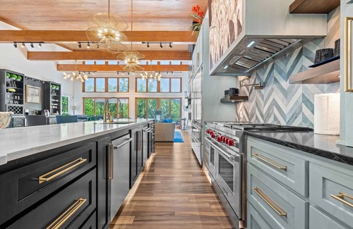 Mid America Apartment | Luxurious Retreat Private Creek View Pool Hot-tub