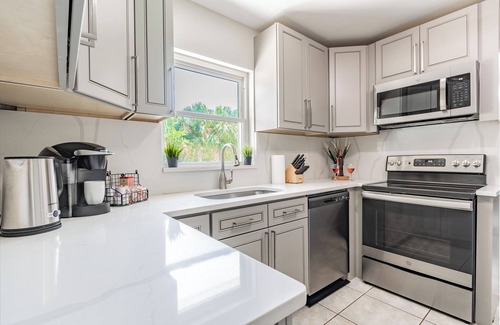 Bay Crest Park House | "Luxurious Retreat with Pool, Game Room, and Outdoor Oasis!"Close to TPA, RayJay