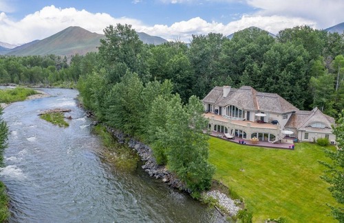 Hailey House | Luxurious Riverfront retreat- fishing, skiing, hiking, biking at your doorstep