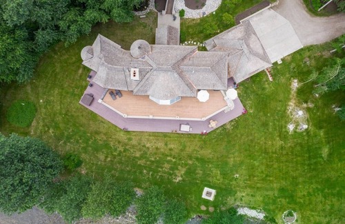 Hailey House | Luxurious Riverfront retreat- fishing, skiing, hiking, biking at your doorstep
