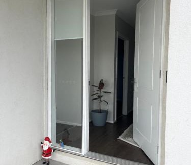Wollert Bed & Breakfast | Luxurious room stay- 25 min to Melbourne Airport and next to Hume Freeway