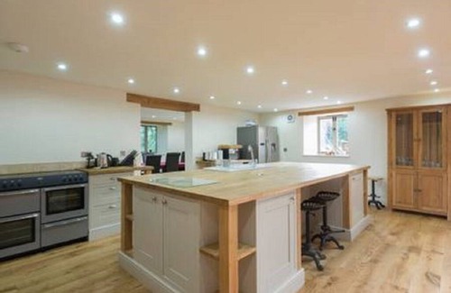 Swafield House | Luxurious Rural Barn with Pool & Hydrotherapy Spa. Miles of unspoilt beaches.