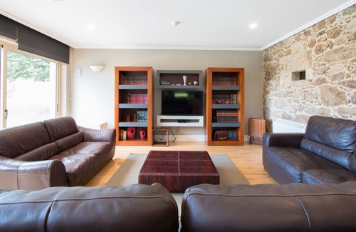 Valenca House | Luxurious rural farmhouse with pool and all I can think of to enjoy