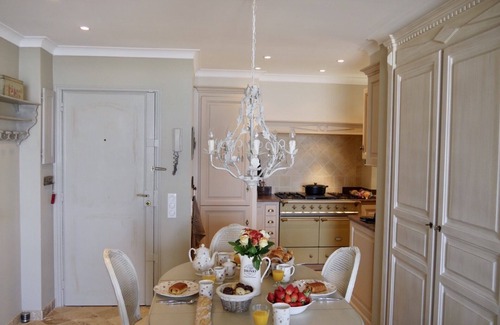 Antibes City Centre Apartment | Luxurious seafront 2 bedrooms flat superb view, WIFI, AC, for 4 close to beach