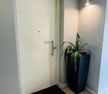 Victoria and Alfred Waterfront Apartment | Luxurious Secure V&A Waterfront Apt