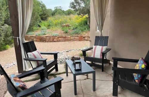 Vista Encantada House | Luxurious, Serene Guest House Only 2 miles from Famed Santa Fe Plaza