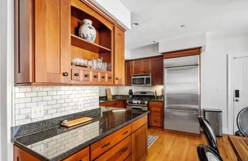 Dorchester House | Luxurious Spacious 3BD/2.5BA Condo w/Garage & Pool