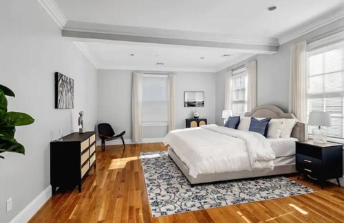 Dorchester House | Luxurious Spacious 3BD/2.5BA Condo w/Garage & Pool
