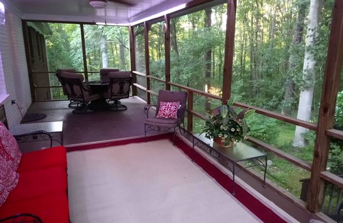 Milton Apartment | Luxurious & Spacious Apartment in Wooded Home