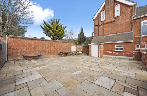 Maidstone Apartment | Luxurious Spacious Flat Maidstone with parking
