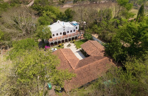 Copan Ruinas House | Luxurious Spanish Colonial Hacienda