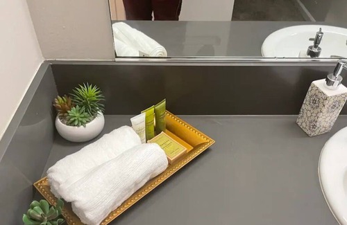 Downey Apartment | Luxurious stay: 20 min to Disney, Airport, Beaches