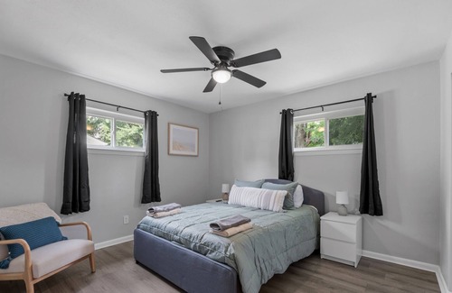Northwest House | Luxurious Stay at Modern Town Center Bungalow