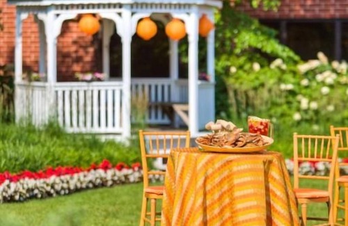 Downtown Baltimore Hotel | Luxurious Staycation Spot in the Heart of Baltimore! Indoor Pool, Pets Allowed!