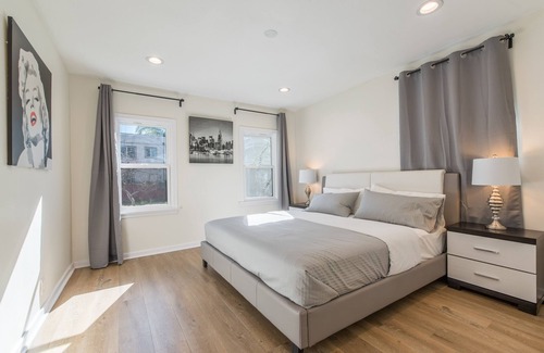 North Hollywood House | Luxurious Studio City Home