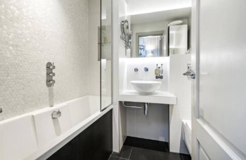 South Richmond House | Luxurious & stylish cottage in central Richmond
