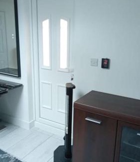 Thamesmead Apartment | Luxurious & Stylish Flat, Access to Public Transport & Shops