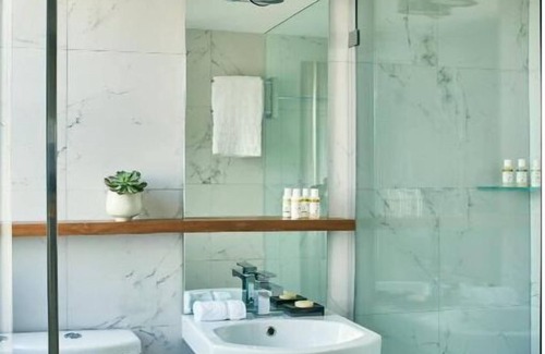 City Center Resort | Luxurious Suites in Miami Beach! Outdoor Pool, Pets are Welcome here!