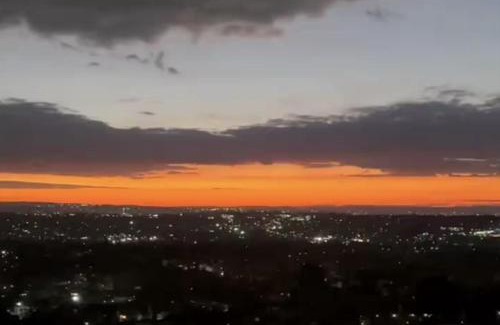 Greater Johannesburg Metropolitan Area Apartment | Luxurious Sunset Condo, Masingita Towers Hotel