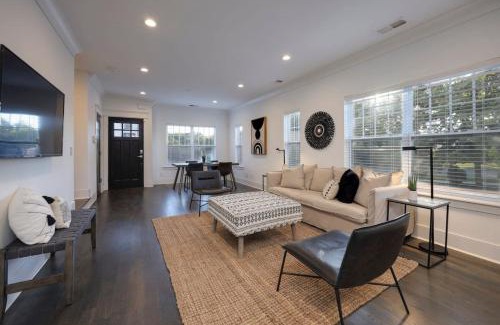 Charlotte Park House | Luxurious Townhome Music City Group Retreat