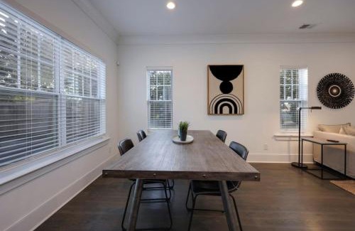 Charlotte Park House | Luxurious Townhome Music City Group Retreat