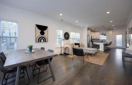 Charlotte Park House | Luxurious Townhome Music City Group Retreat