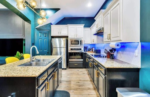 South Baton Rouge House | Luxurious Townhome Near LSU | Modern & Chic Stay
