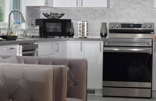 Hastings Cottage | Luxurious & Trendy Cottage on Trent River - 2 hours from Toronto