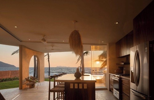 Barra de Potosi Condo | Luxurious tropical villa facing the beach