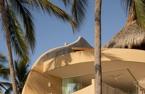 Barra de Potosi Villa | Luxurious tropical villa facing the beach