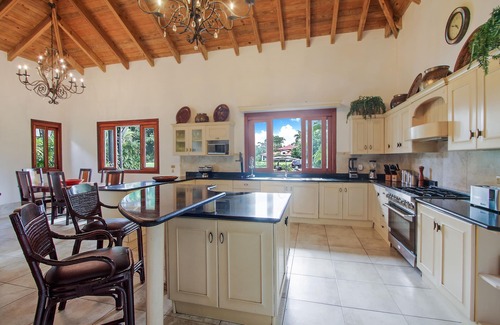 Los Mangos Villa | Luxurious Tropical Villa close to the beach - Great cook fully staffed