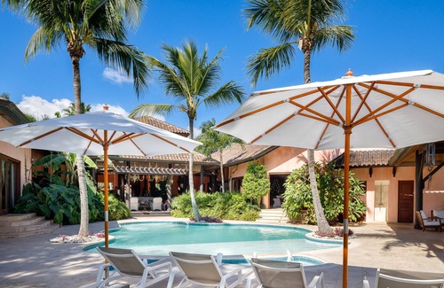 Los Mangos Villa | Luxurious Tropical Villa close to the beach - Great cook fully staffed