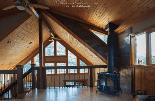 Julian Cabin | Luxurious & Unique Craftsman Style Cabin in Julian California