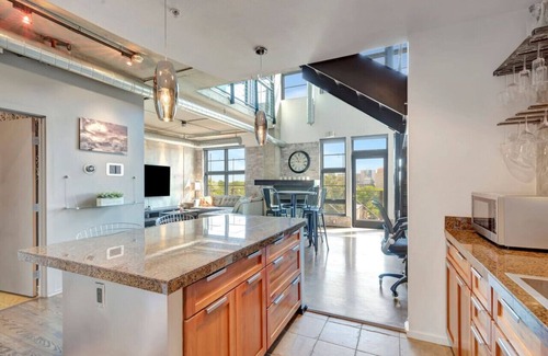 Five Points House | Luxurious Uptown Denver Loft with Stunning Views